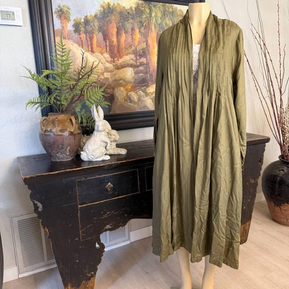 Templo TZU lightweight long sleeved KIMONA open front w/ pleating accents